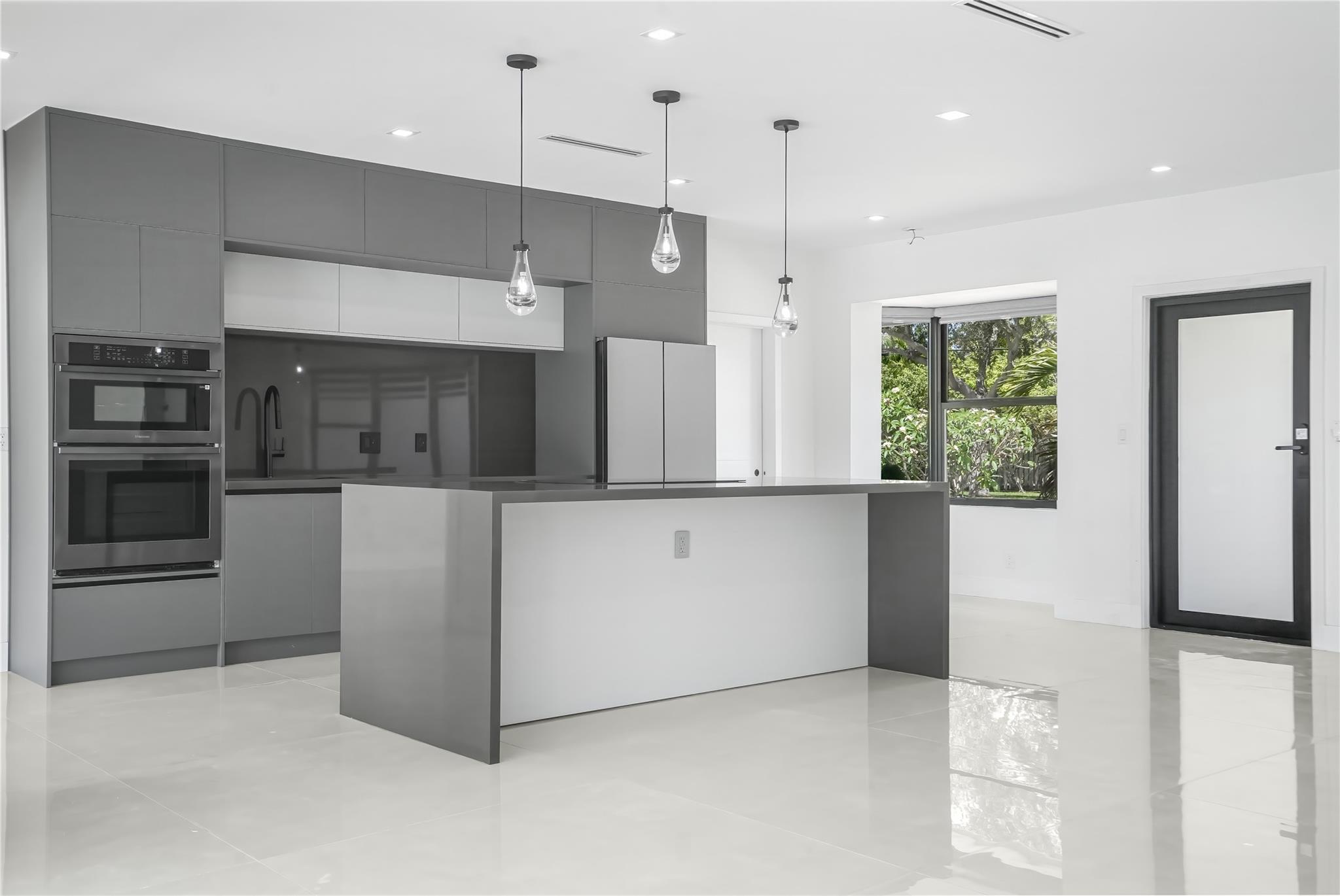 5641 Bayview Dr Fort Lauderdale, FL 33308