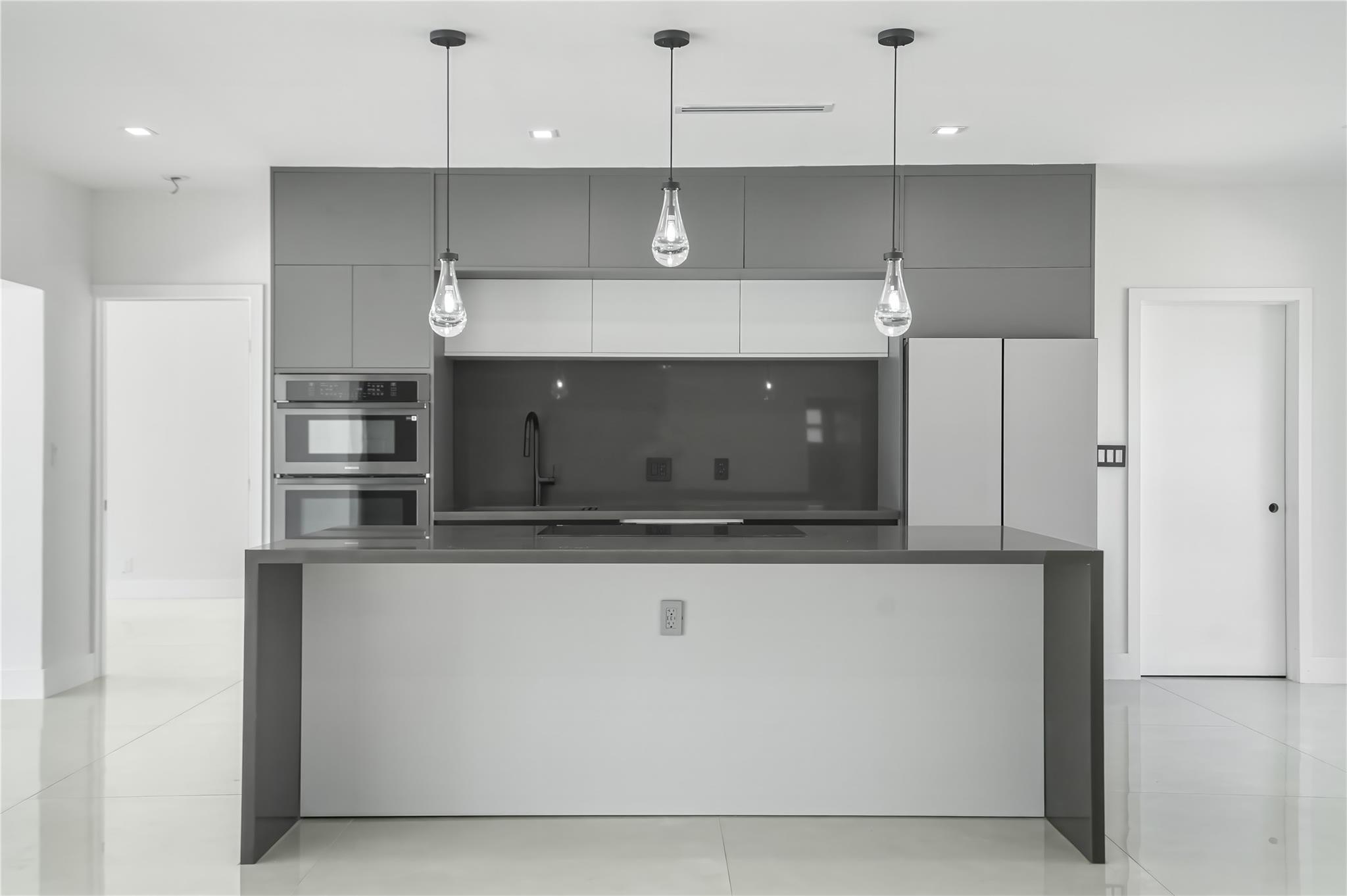 5641 Bayview Dr Fort Lauderdale, FL 33308