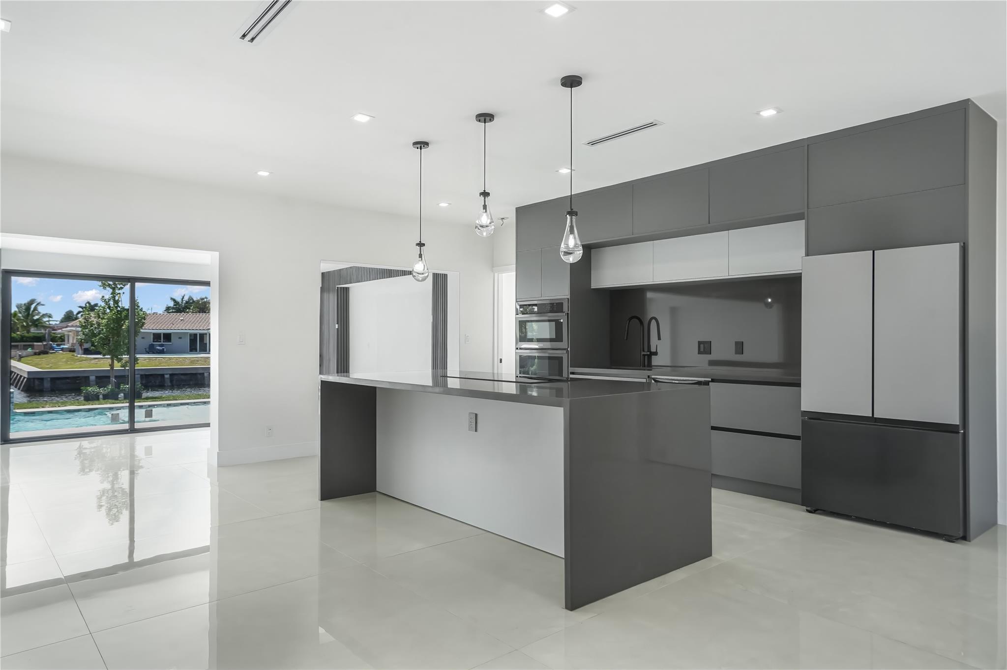 5641 Bayview Dr Fort Lauderdale, FL 33308