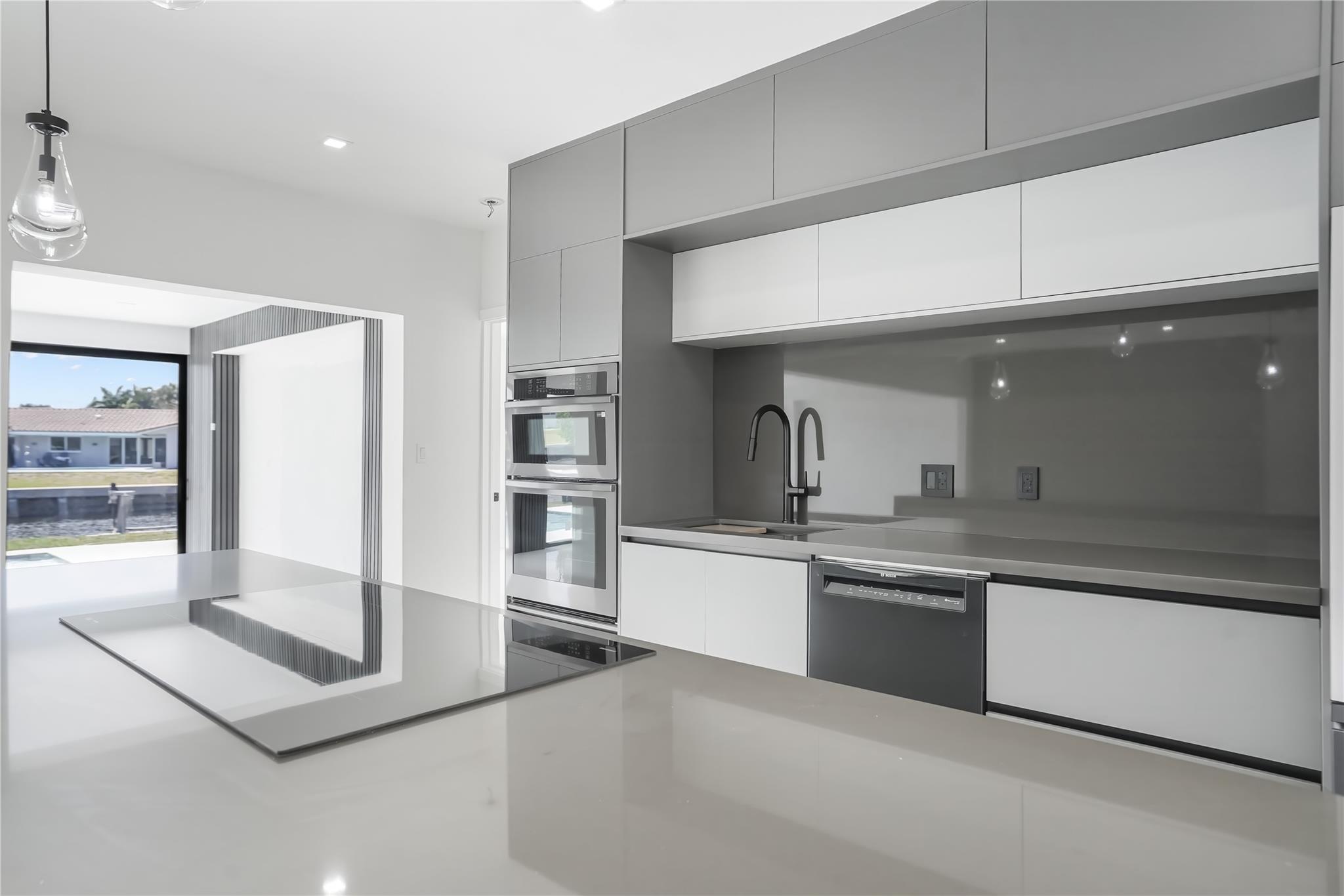 5641 Bayview Dr Fort Lauderdale, FL 33308