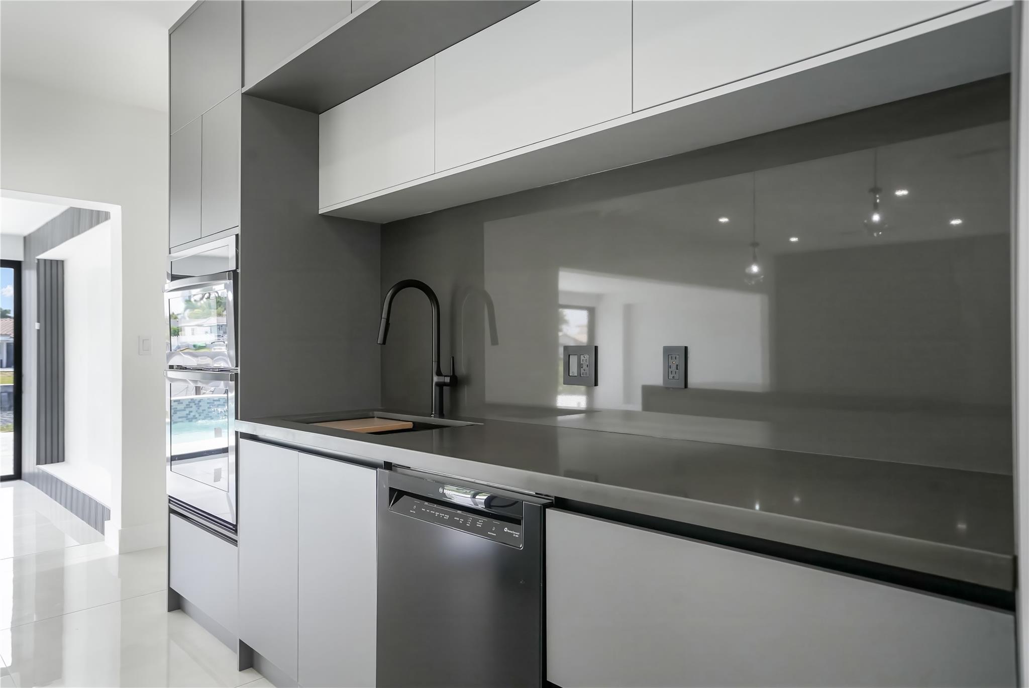 5641 Bayview Dr Fort Lauderdale, FL 33308