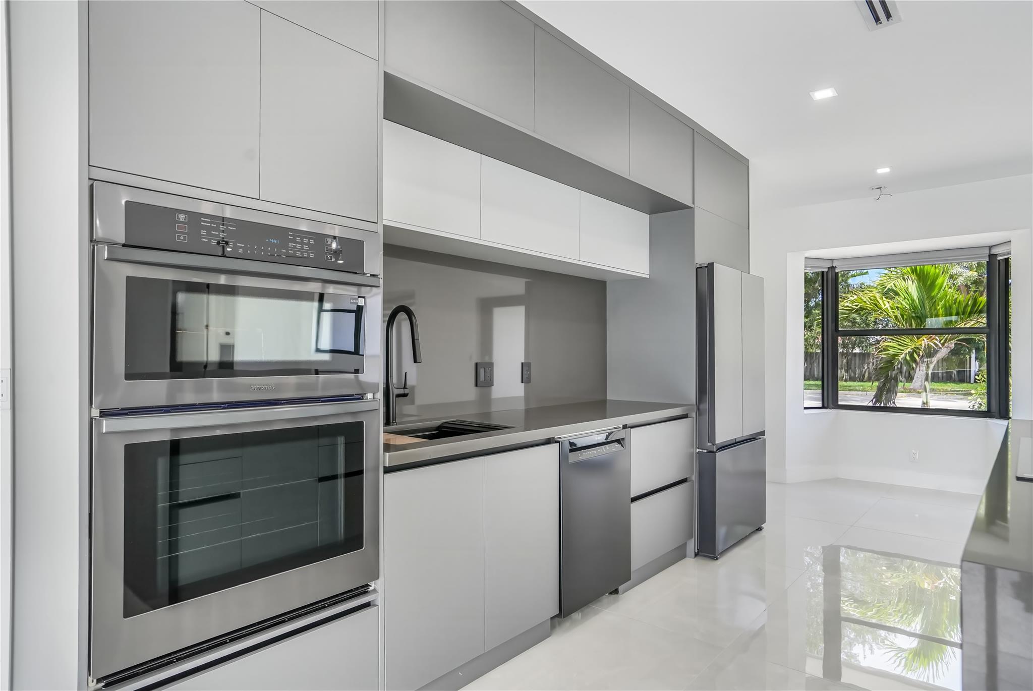 5641 Bayview Dr Fort Lauderdale, FL 33308