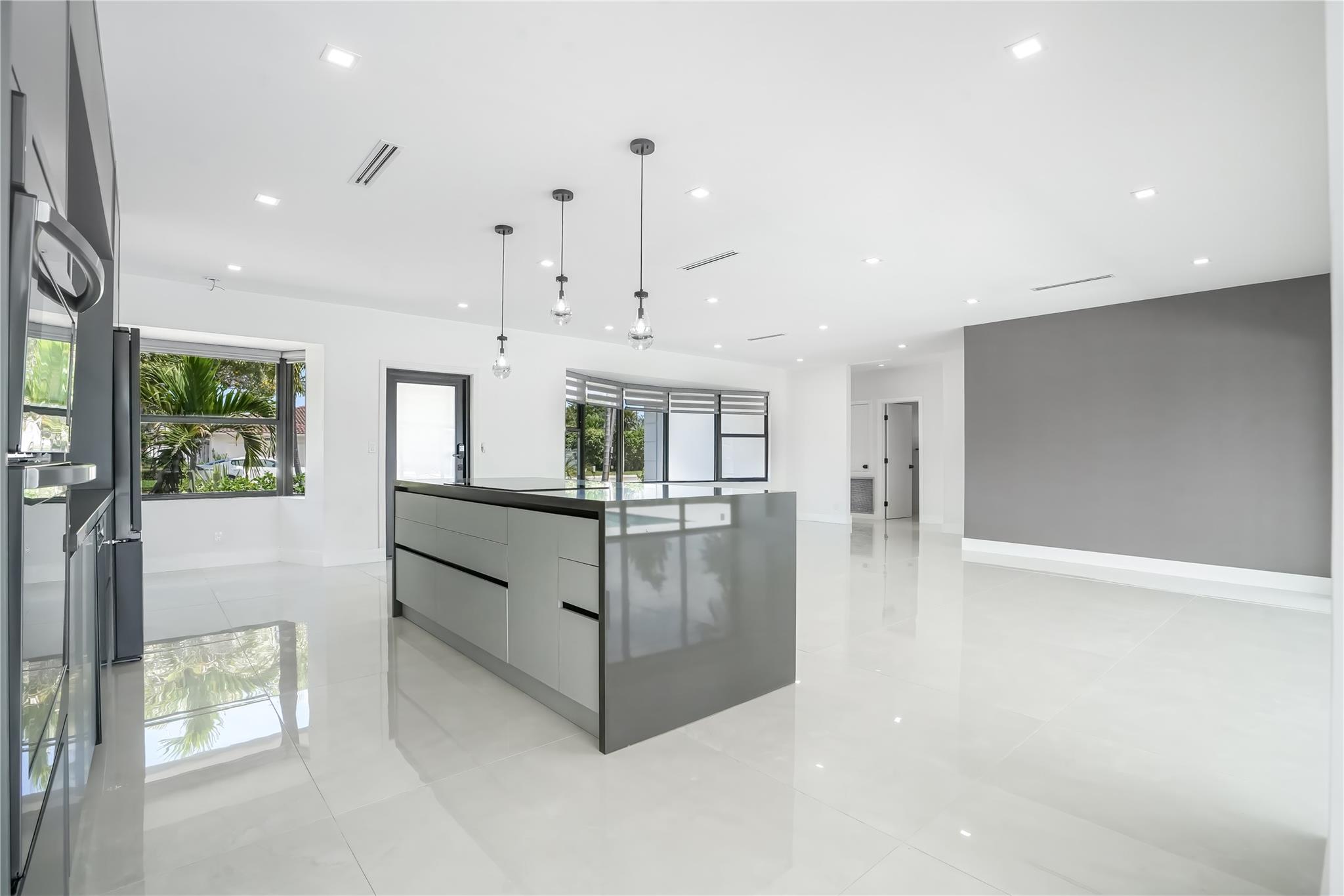 5641 Bayview Dr Fort Lauderdale, FL 33308