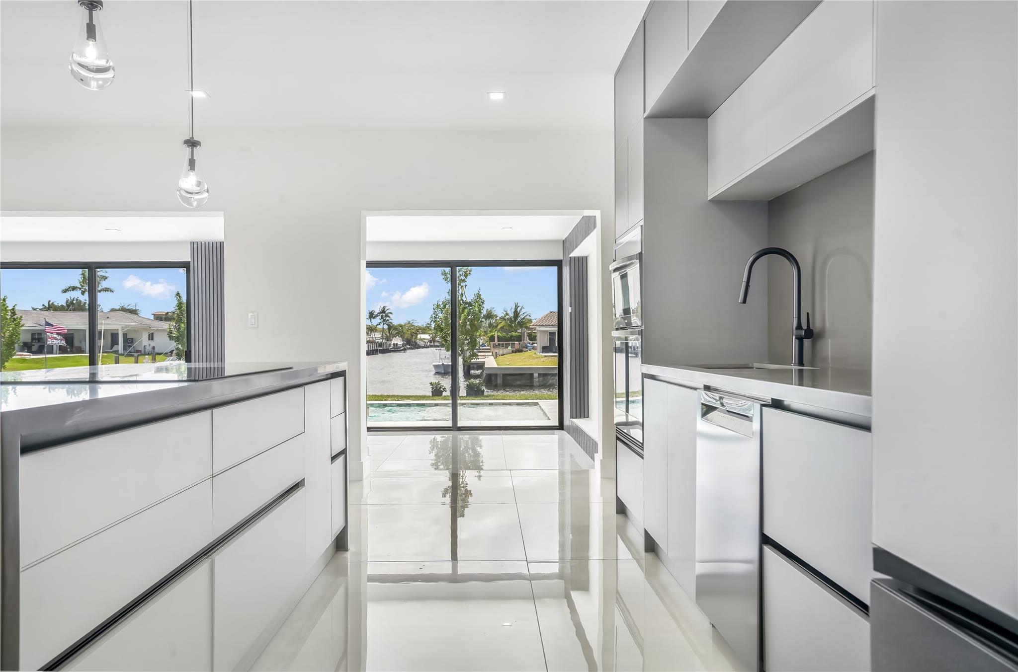 5641 Bayview Dr Fort Lauderdale, FL 33308