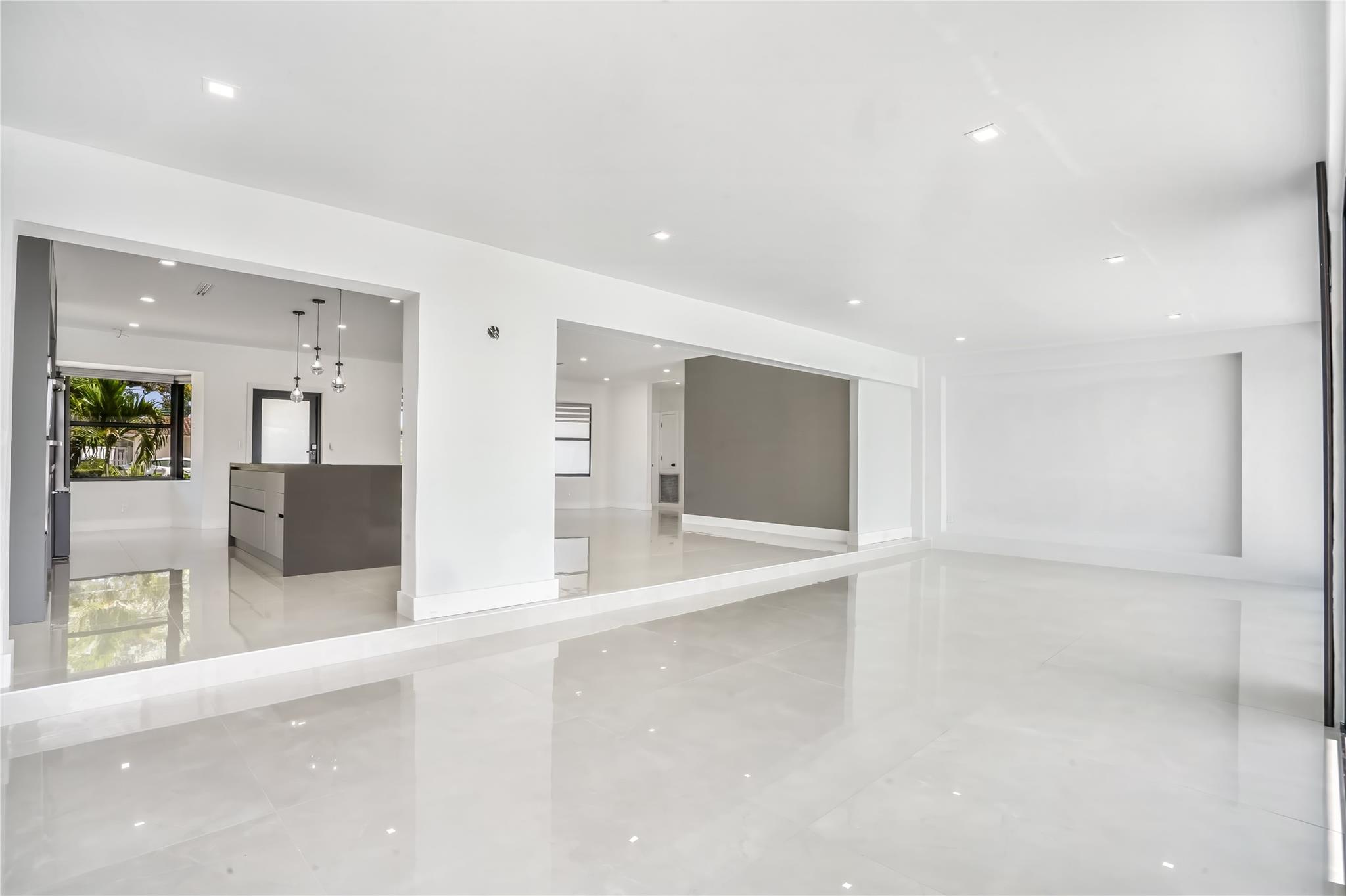 5641 Bayview Dr Fort Lauderdale, FL 33308