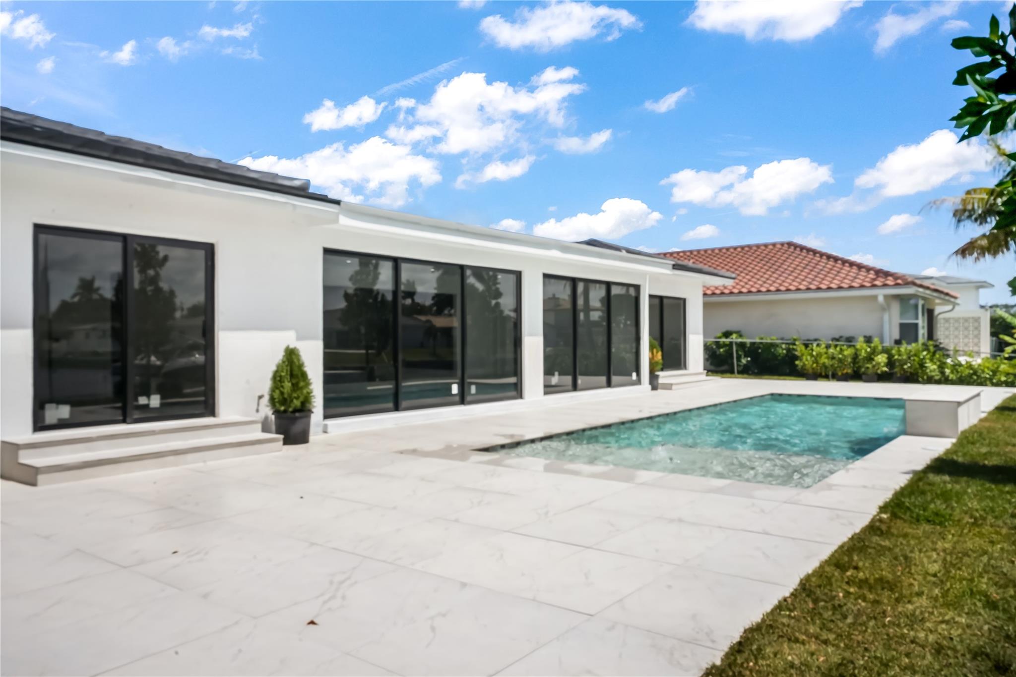 5641 Bayview Dr Fort Lauderdale, FL 33308