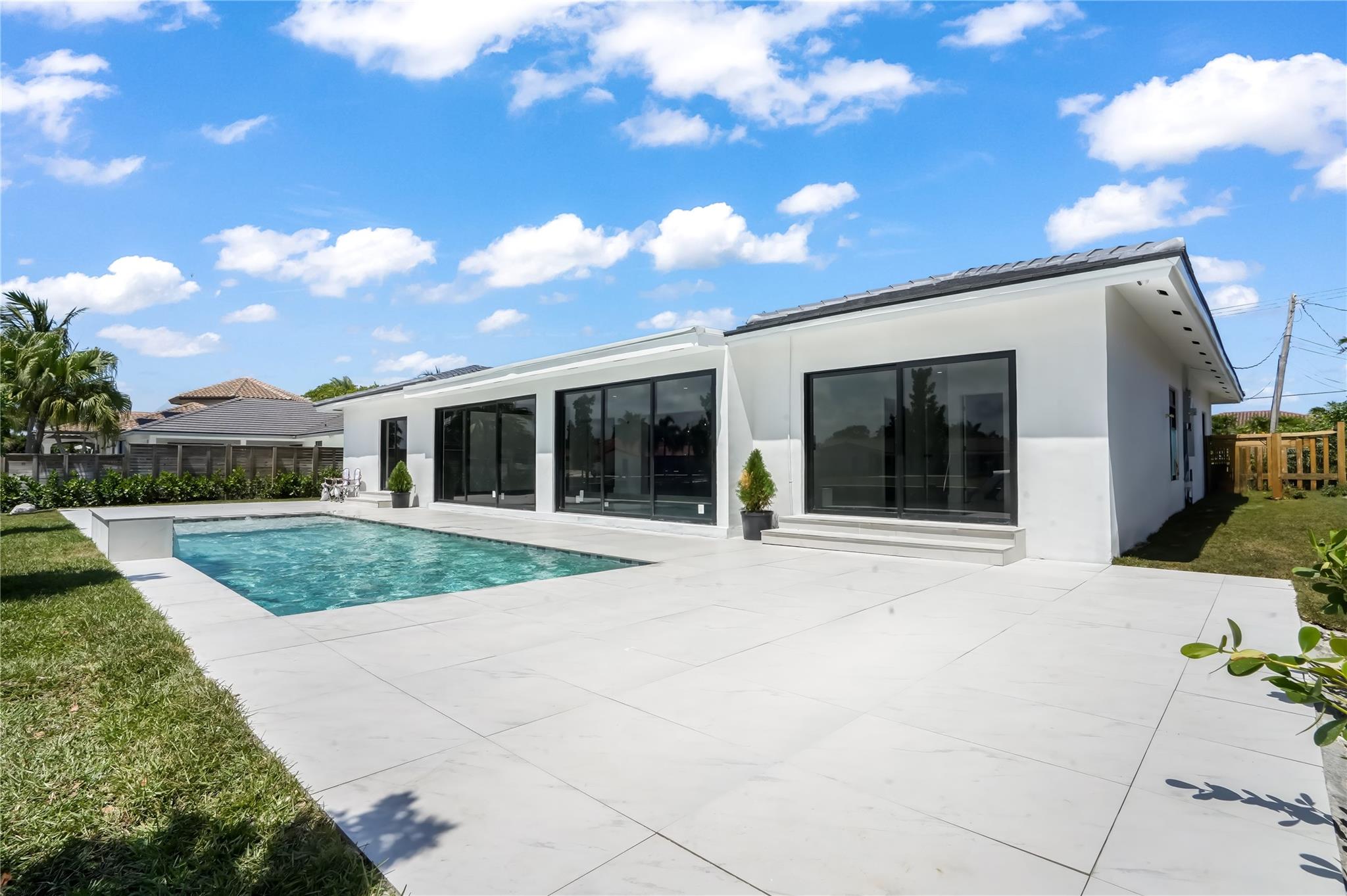 5641 Bayview Dr Fort Lauderdale, FL 33308