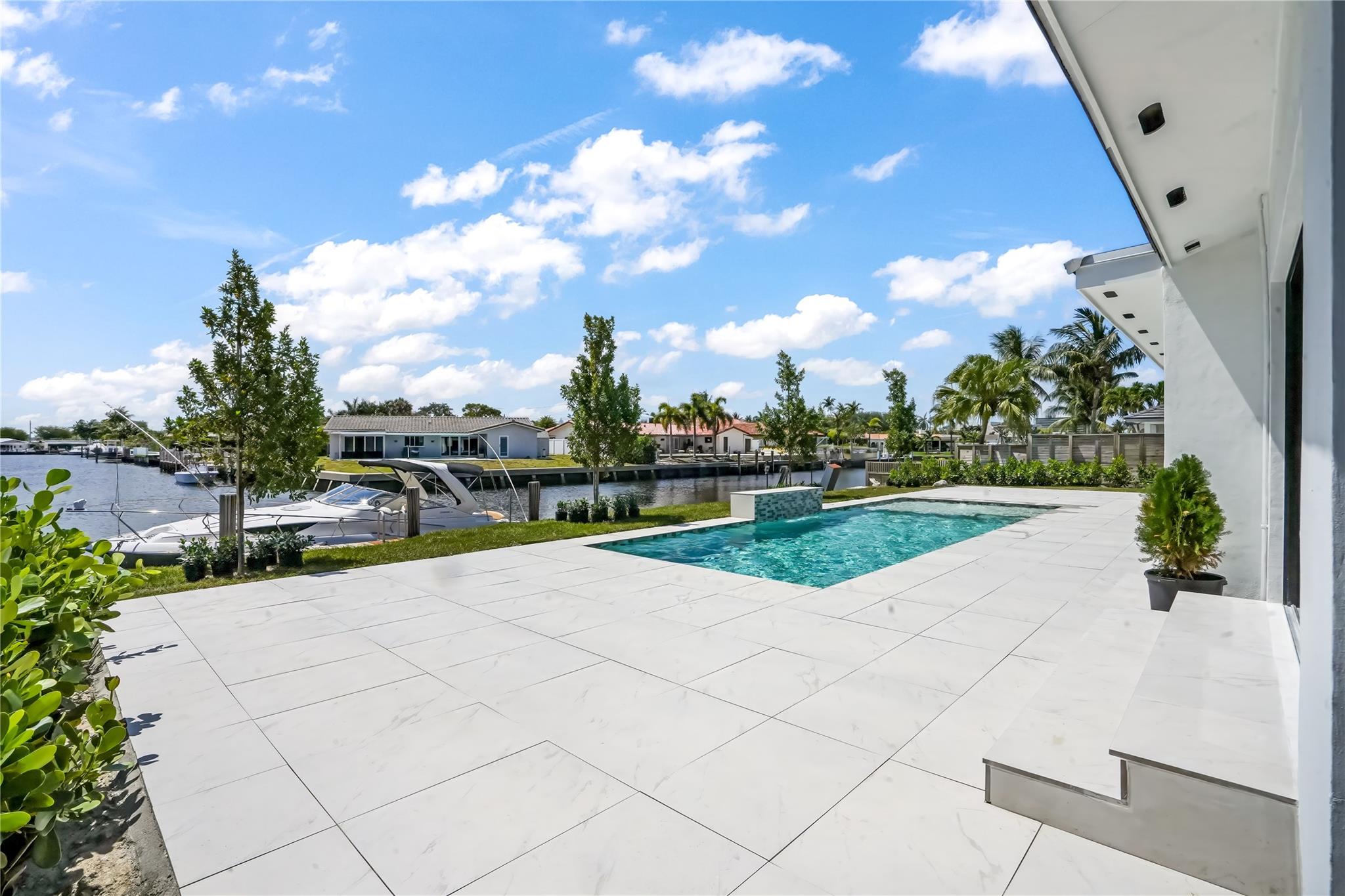 5641 Bayview Dr Fort Lauderdale, FL 33308