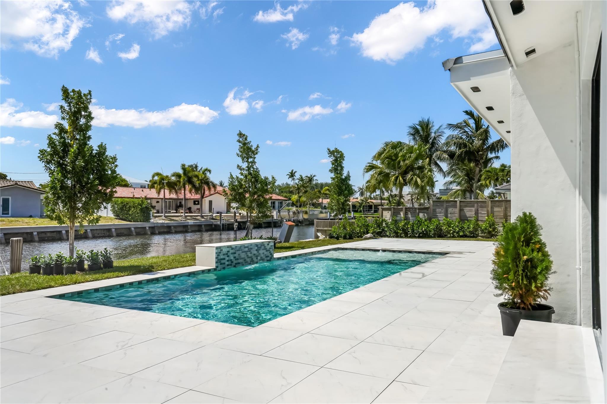 5641 Bayview Dr Fort Lauderdale, FL 33308