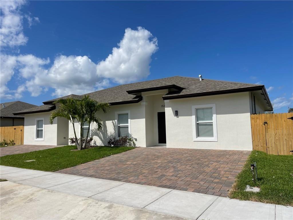 1530 W 26th Ct