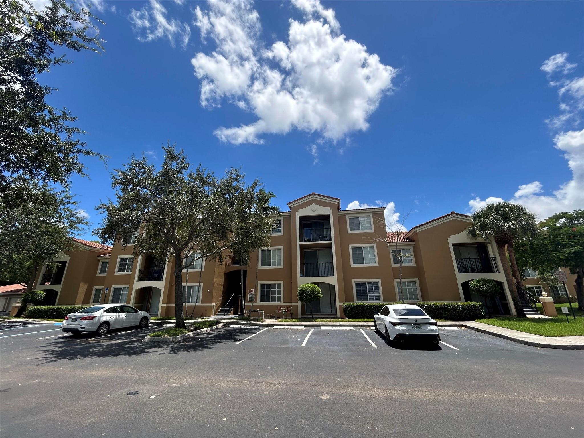 8020 N Nob Hl Rd #306