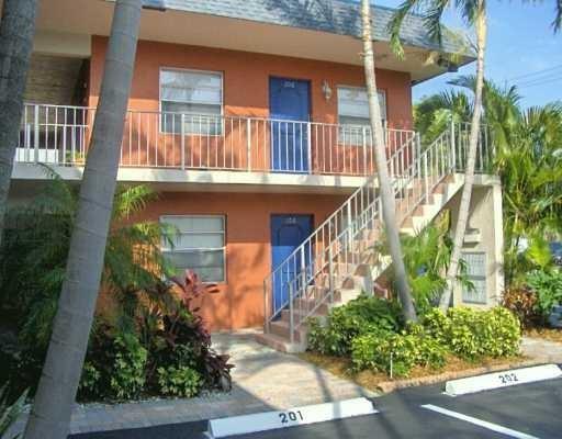 100 SW 9th St #202