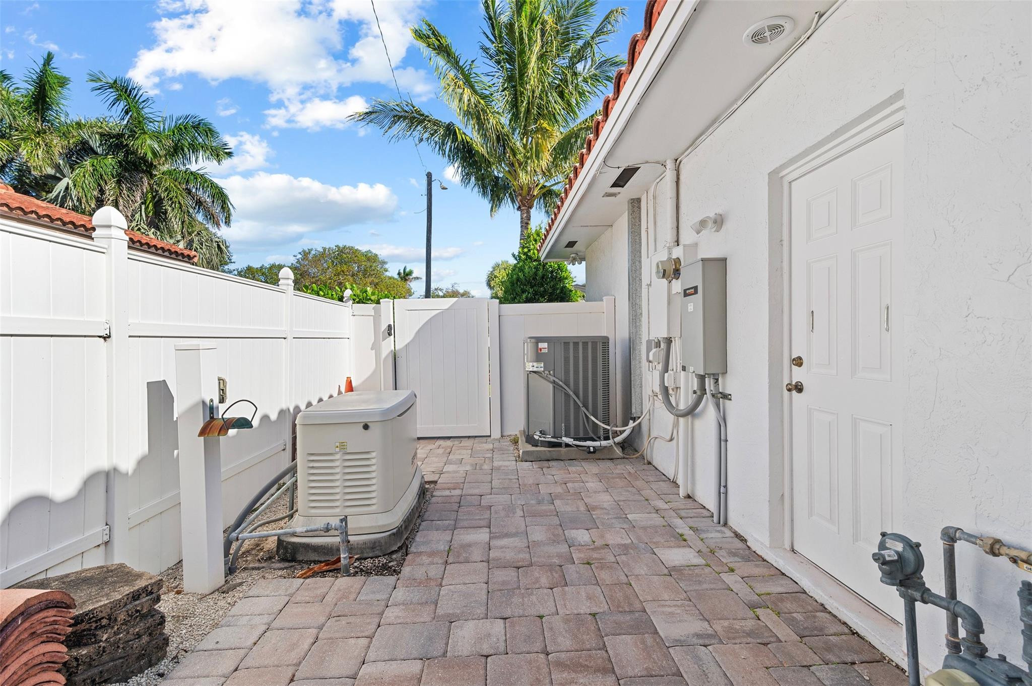 3250 Spanish Riv Pompano Beach, FL 33062