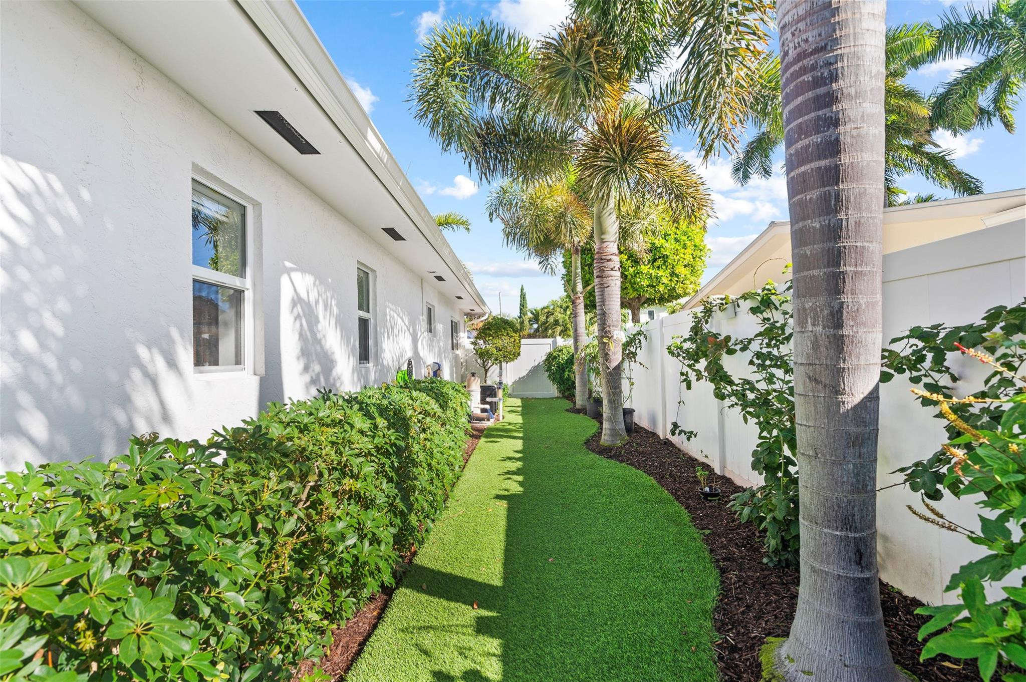 3250 Spanish Riv Pompano Beach, FL 33062