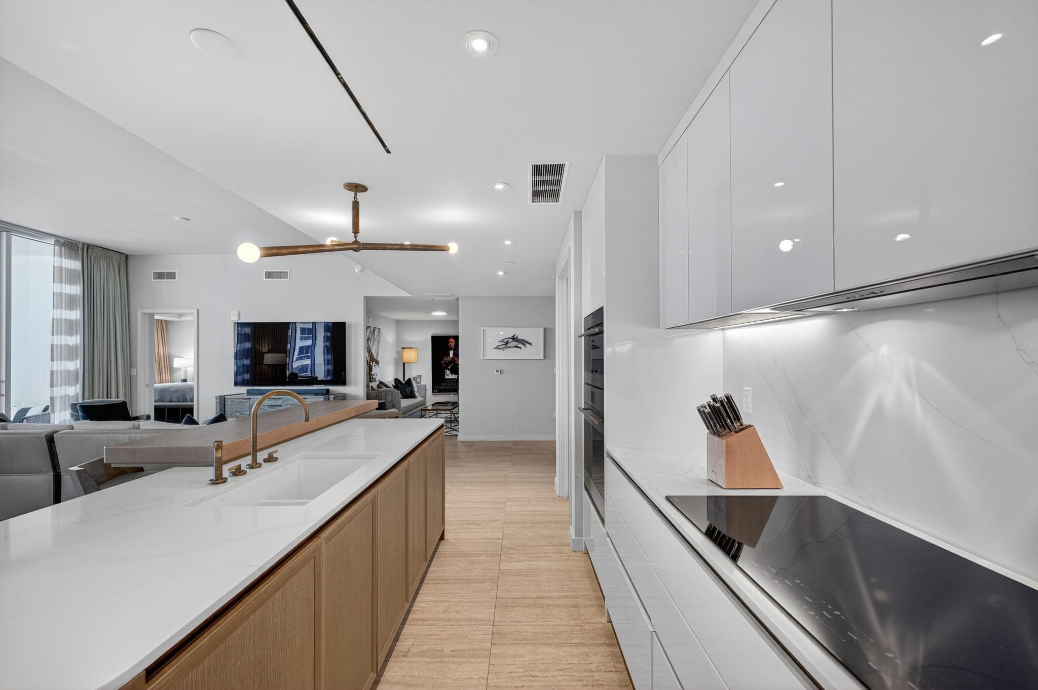 525 N Fort Lauderdale Bch Blvd #1102 Fort Lauderdale, FL 33304