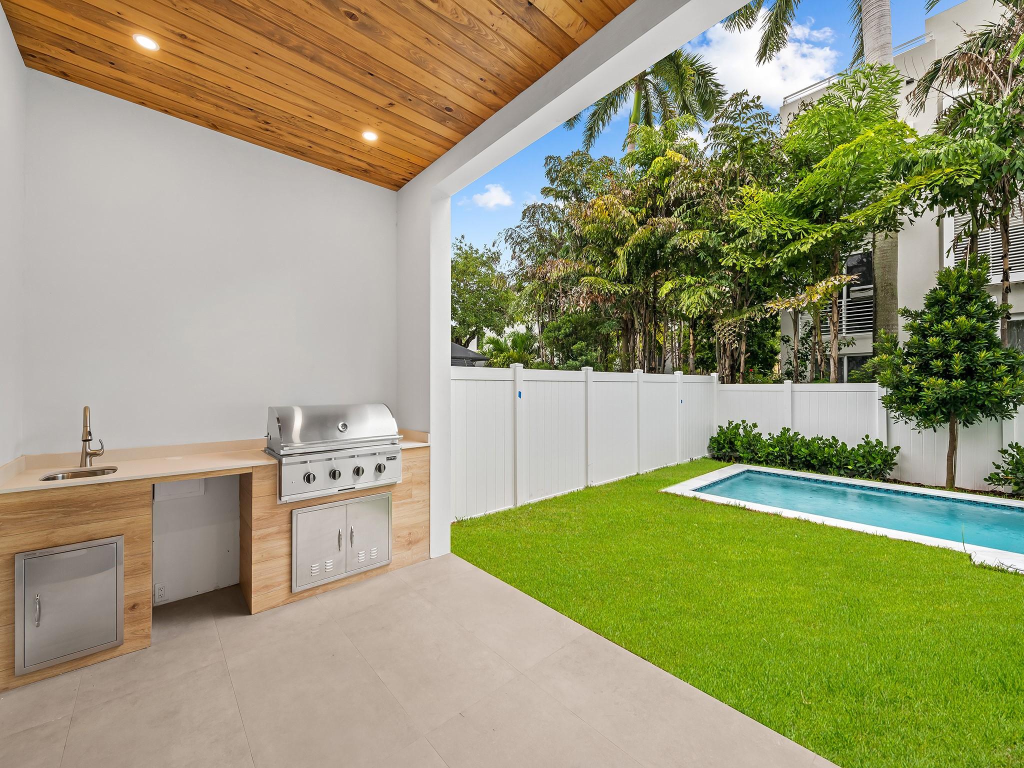 812 SE 12th St #812 Fort Lauderdale, FL 33316