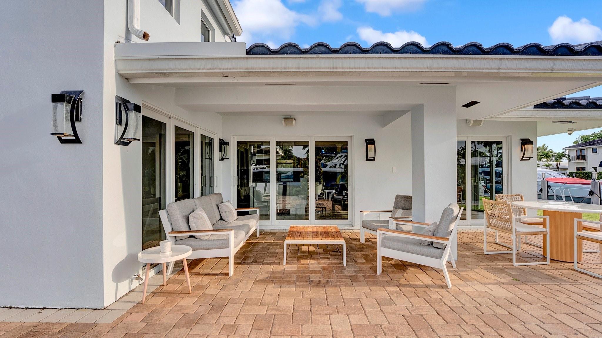 2593 SE 9th St Pompano Beach, FL 33062