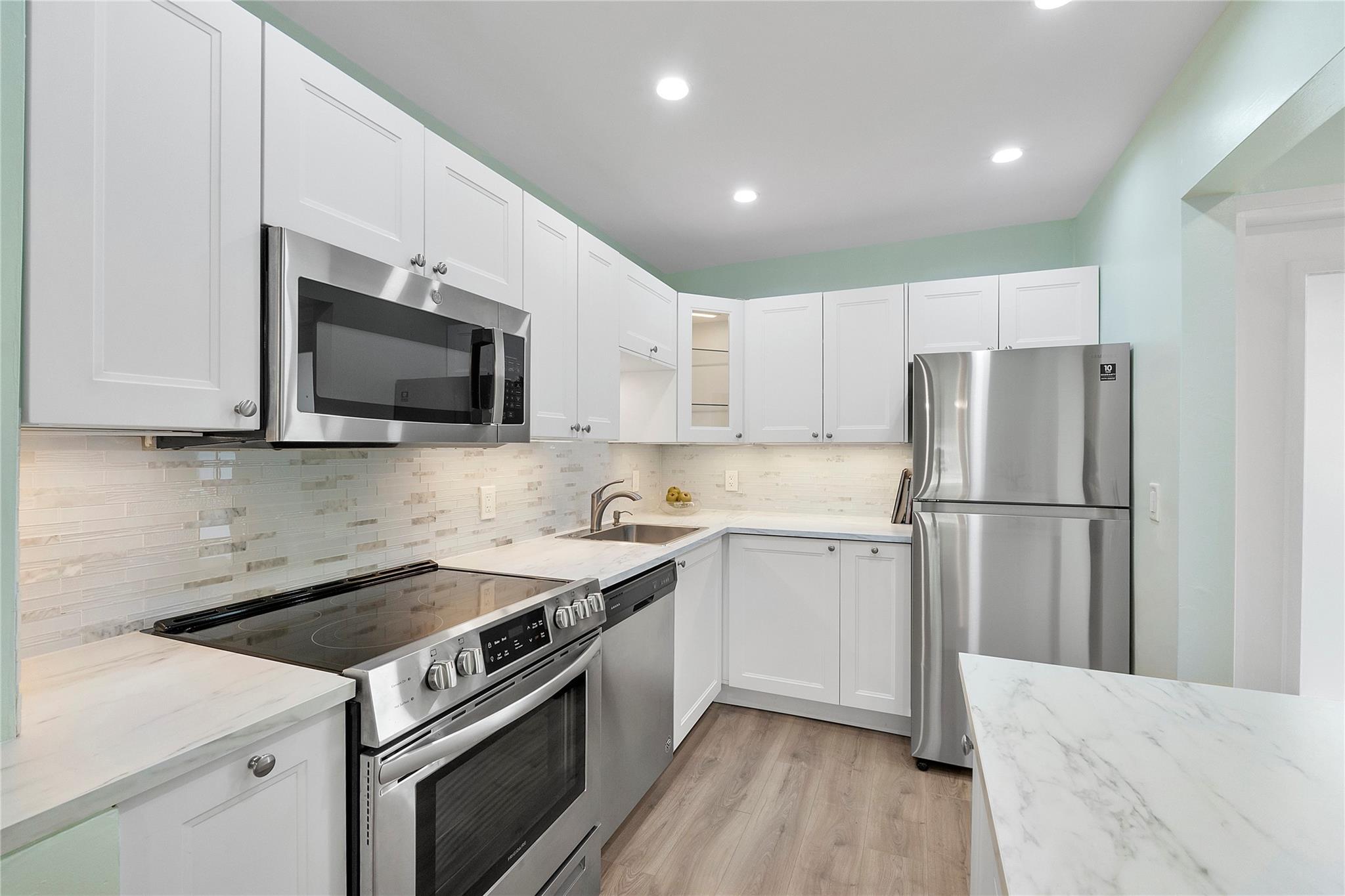 1951 NE 39th St #156