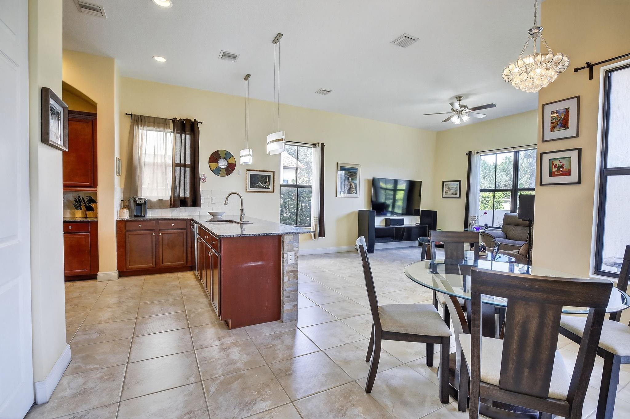 8541 NW 38th St Cooper City, FL 33024