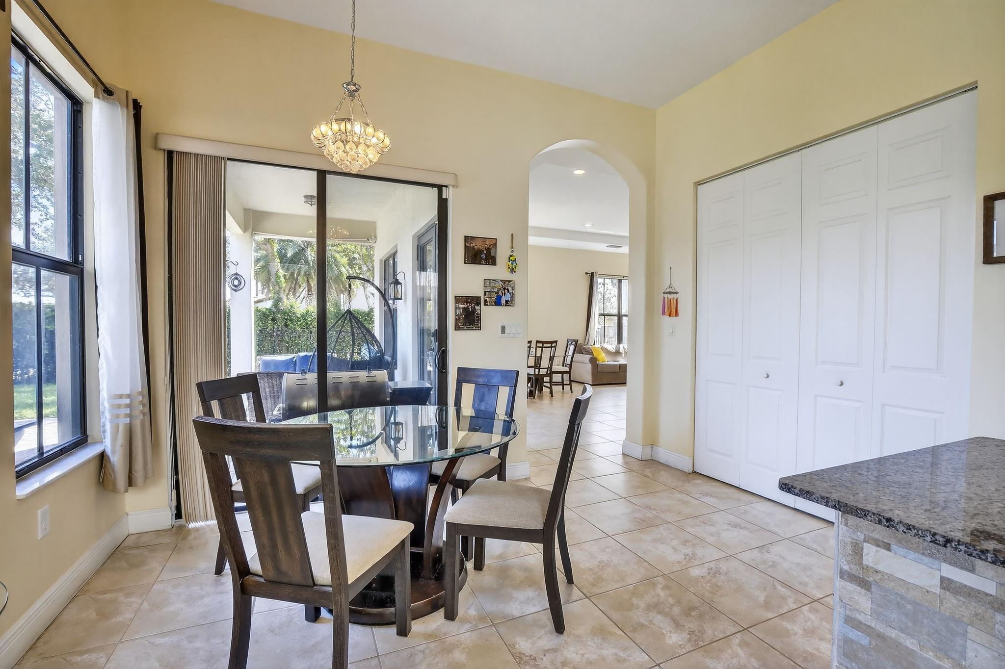 8541 NW 38th St Cooper City, FL 33024