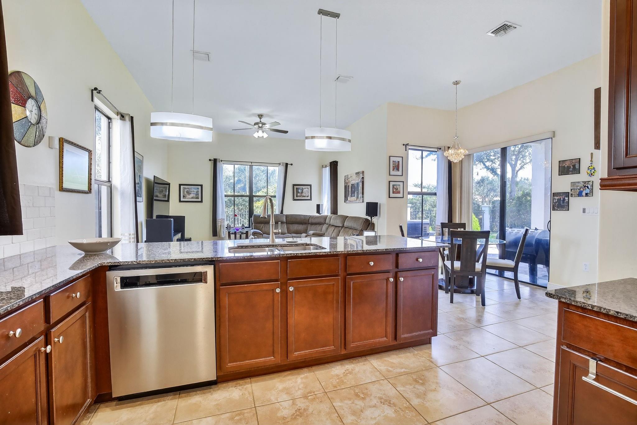 8541 NW 38th St Cooper City, FL 33024