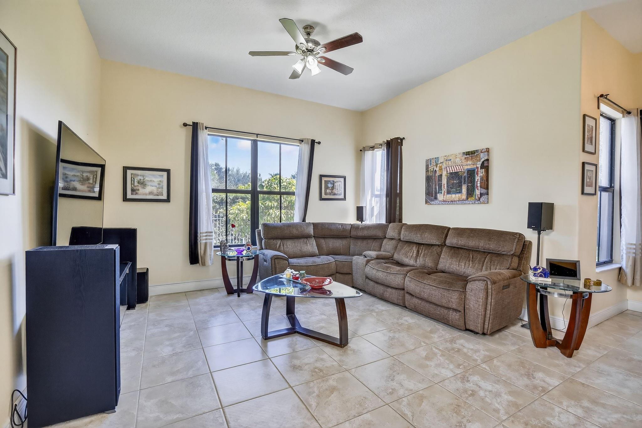 8541 NW 38th St Cooper City, FL 33024