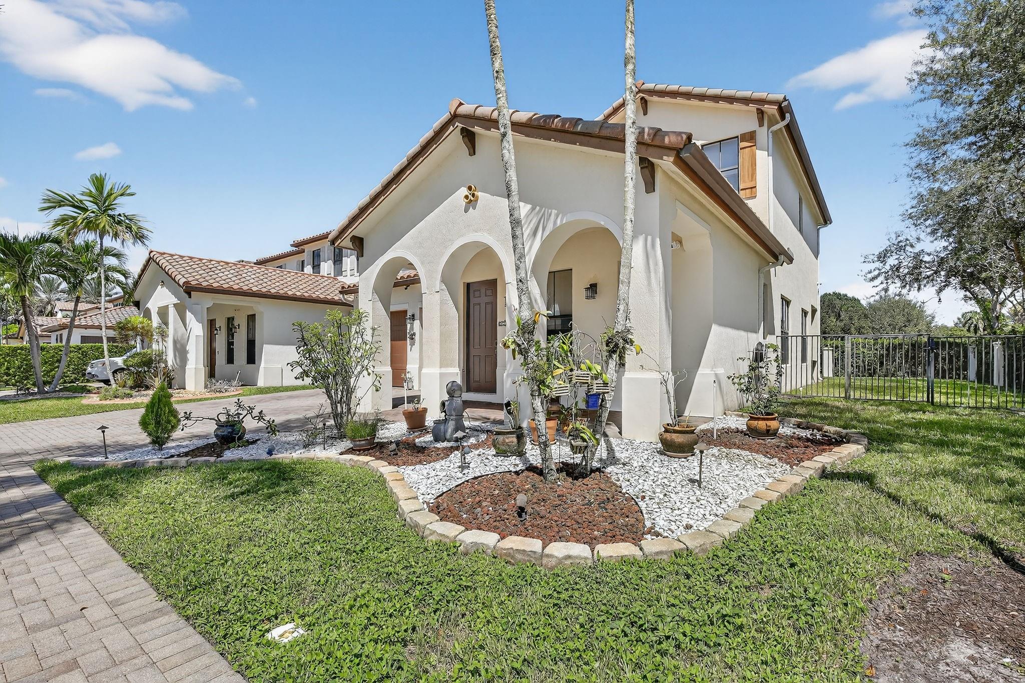 8541 NW 38th St Cooper City, FL 33024