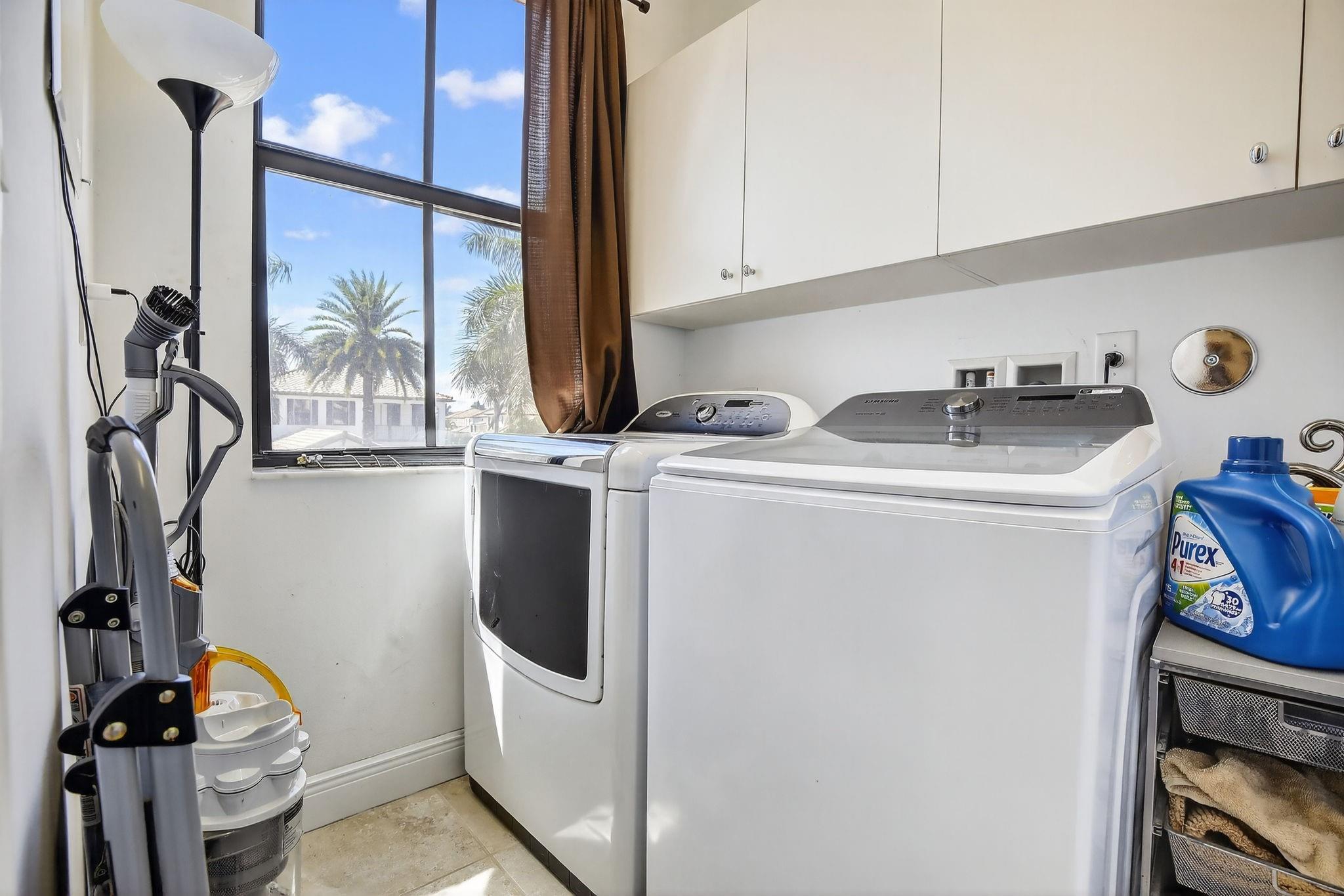 8541 NW 38th St Cooper City, FL 33024