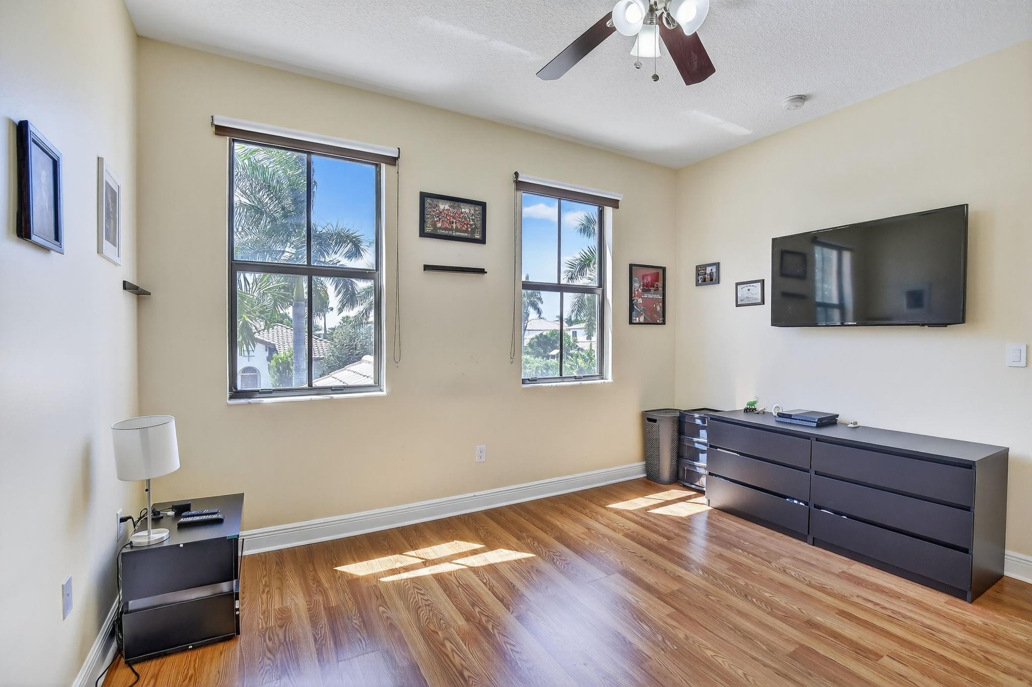 8541 NW 38th St Cooper City, FL 33024