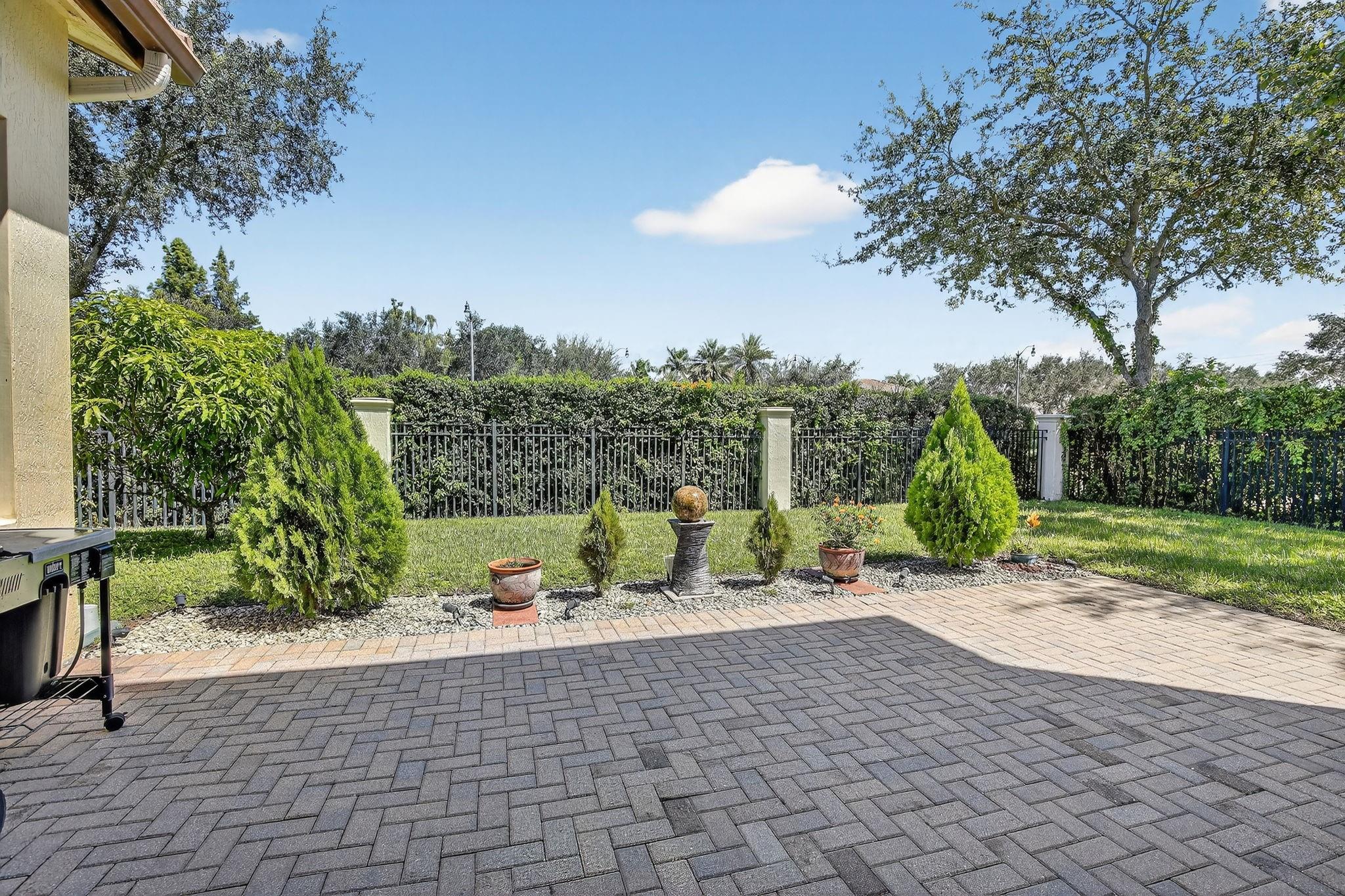 8541 NW 38th St Cooper City, FL 33024