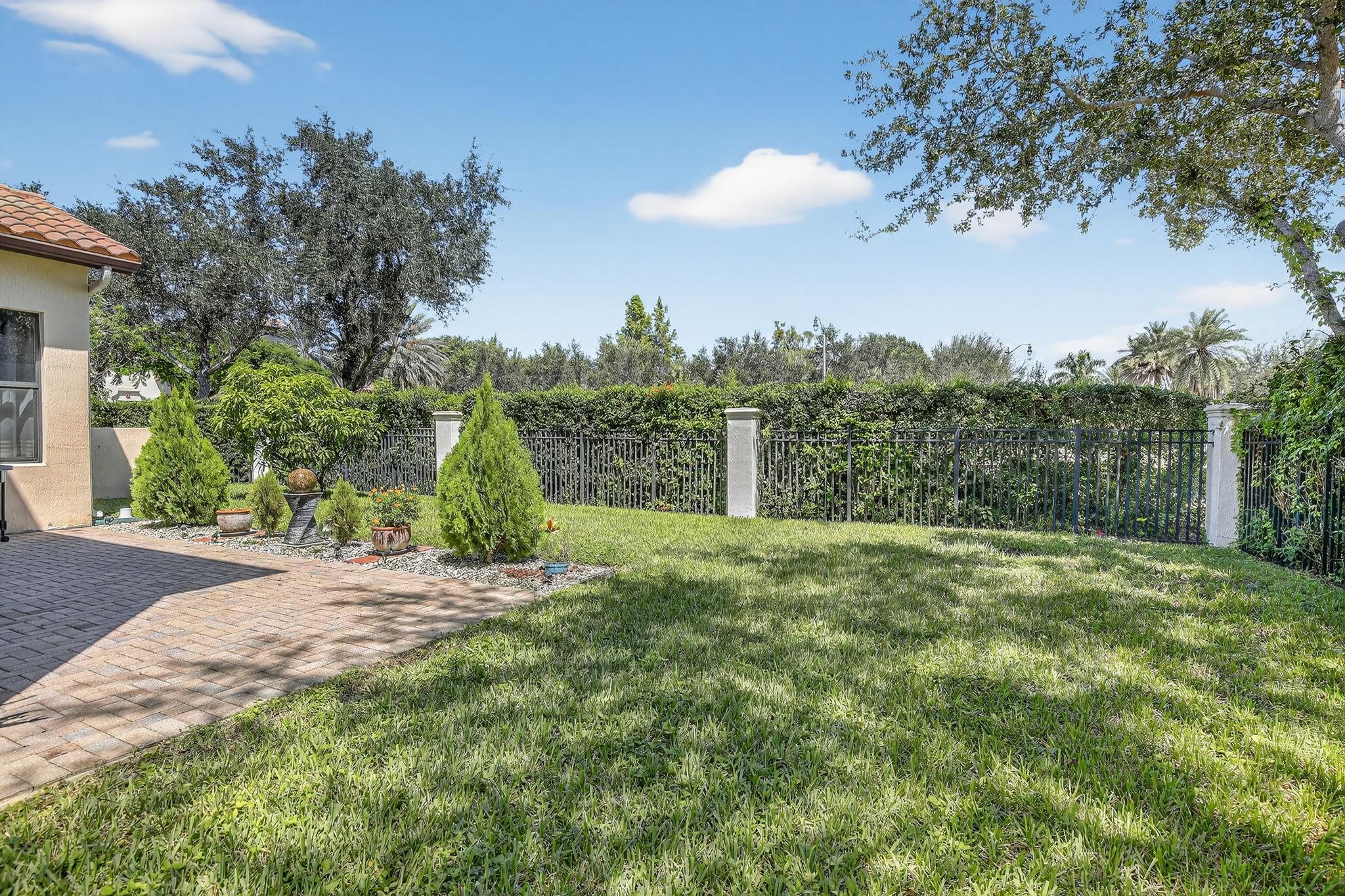 8541 NW 38th St Cooper City, FL 33024