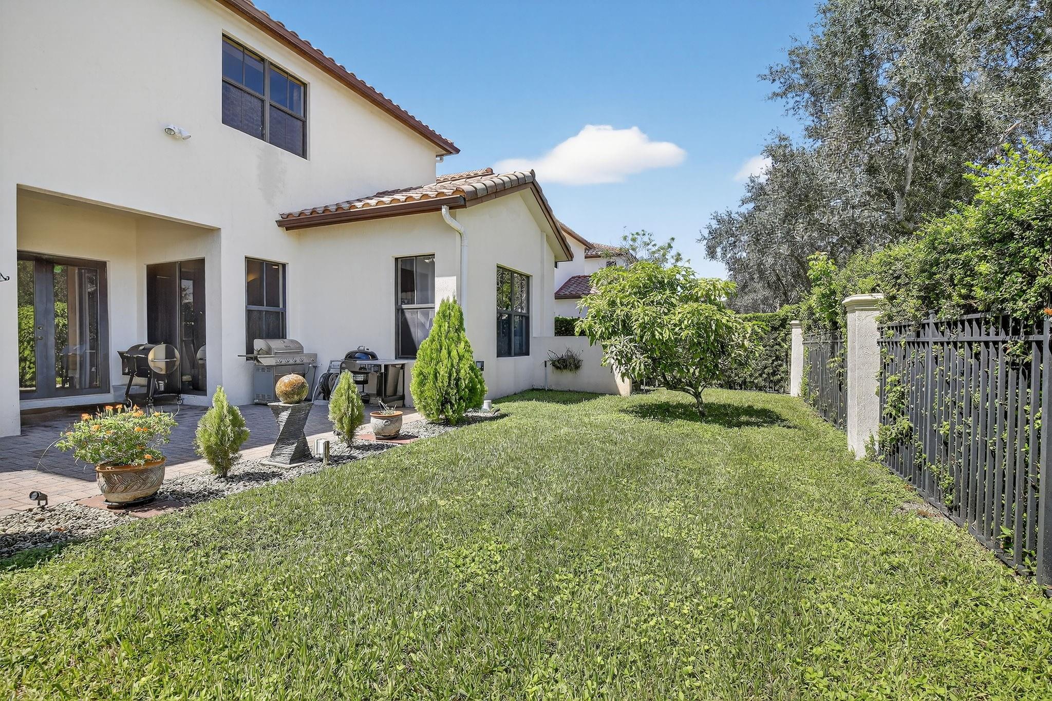 8541 NW 38th St Cooper City, FL 33024