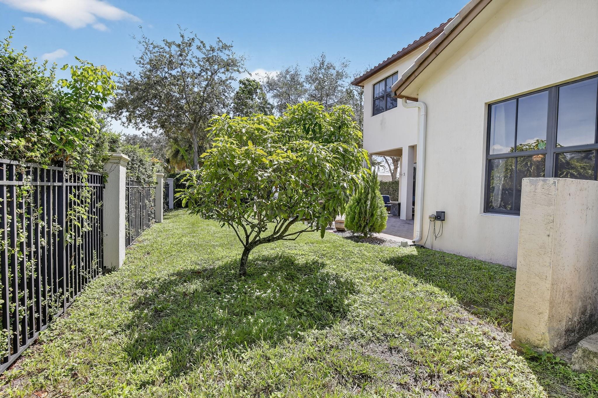 8541 NW 38th St Cooper City, FL 33024