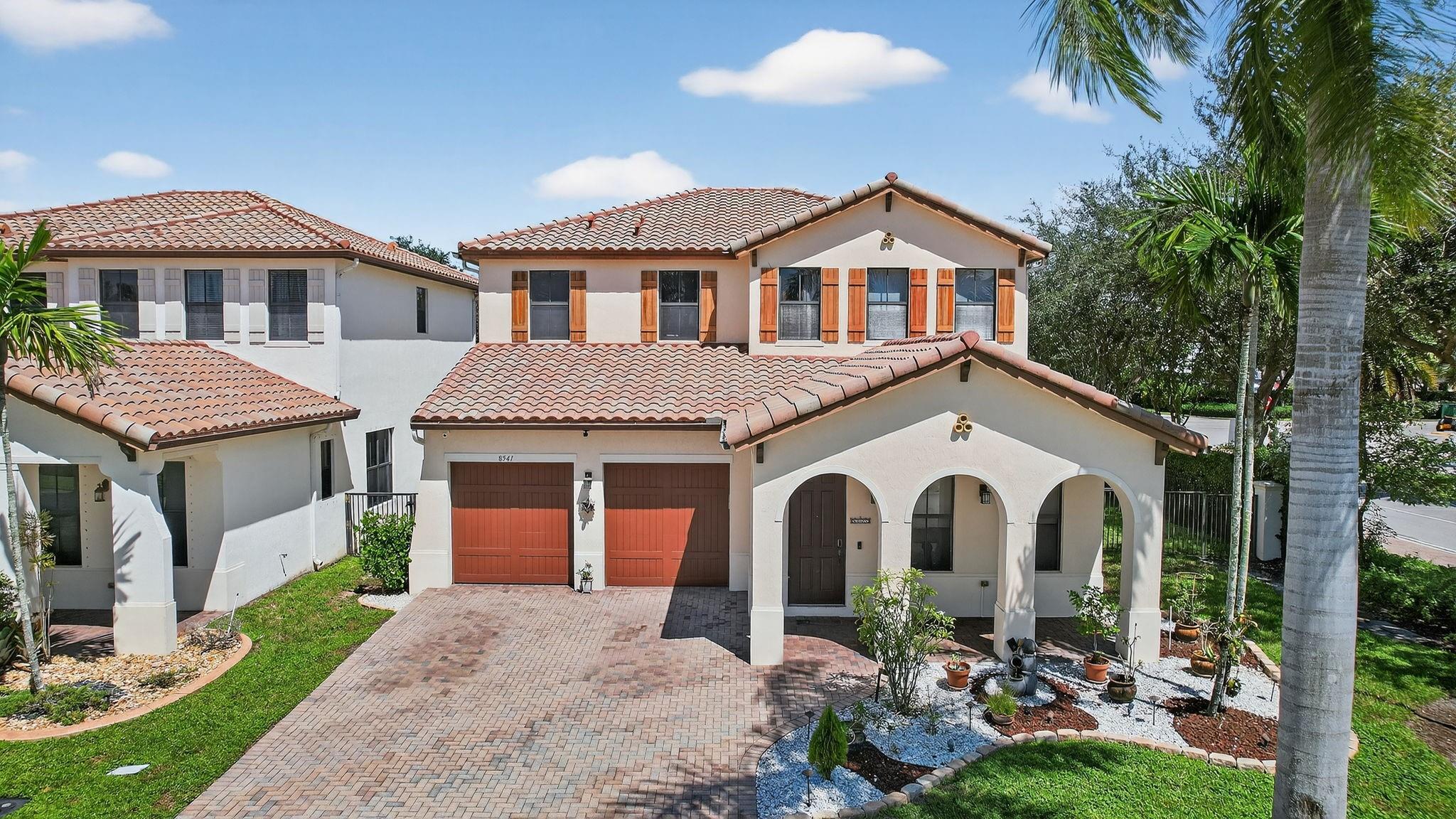 8541 NW 38th St Cooper City, FL 33024