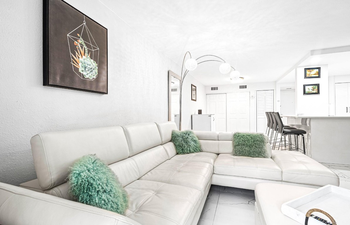 3909 N Ocean #102 Fort Lauderdale, FL 33308