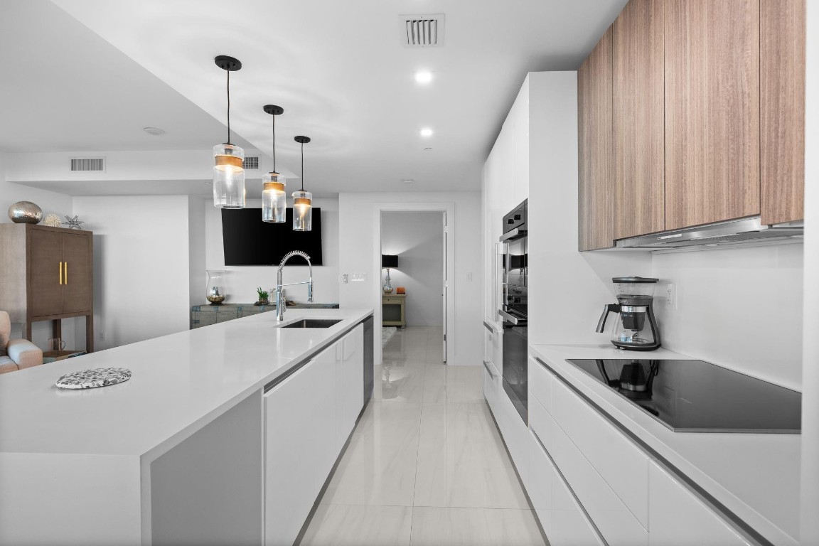 730 N Ocean #701 Pompano Beach, FL 33062