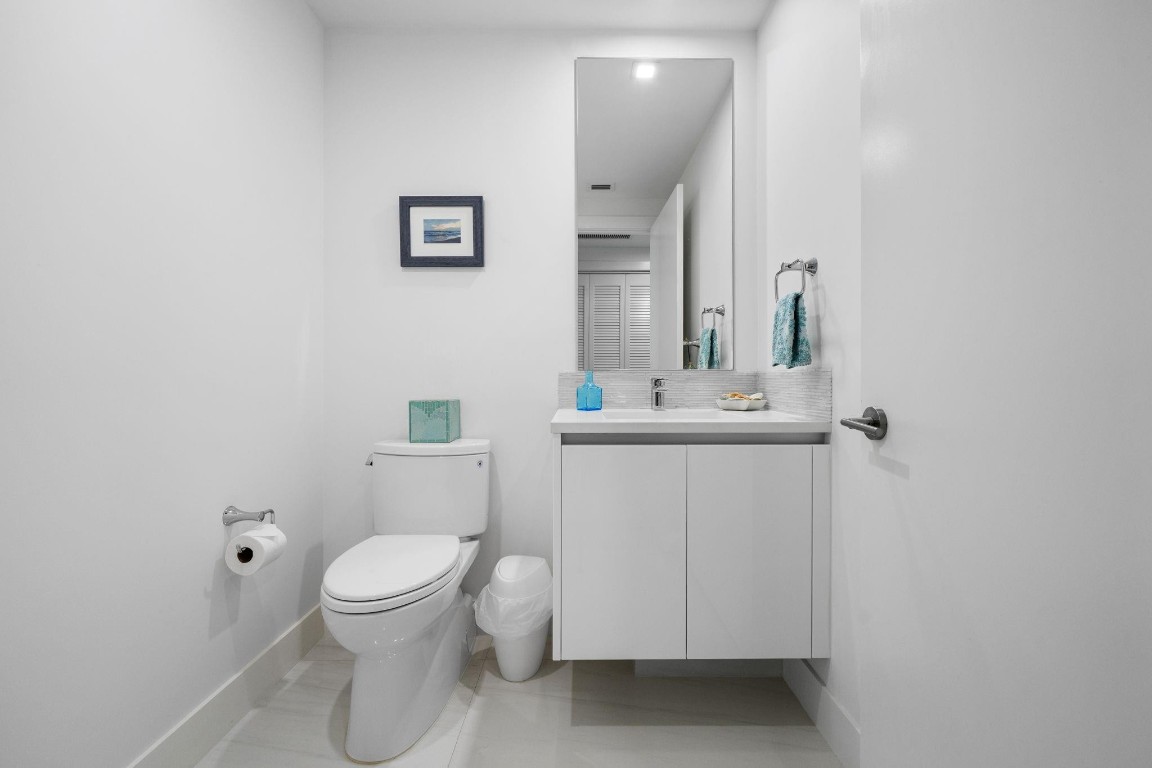 730 N Ocean #701 Pompano Beach, FL 33062