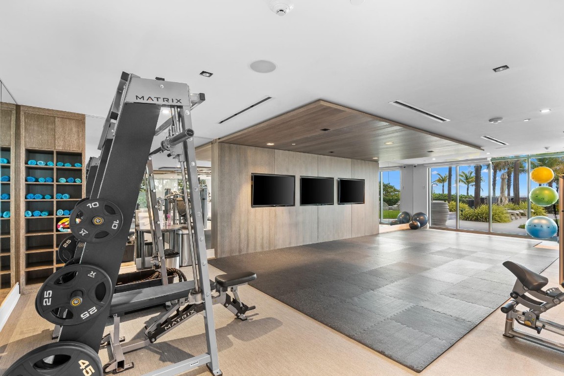 730 N Ocean #701 Pompano Beach, FL 33062