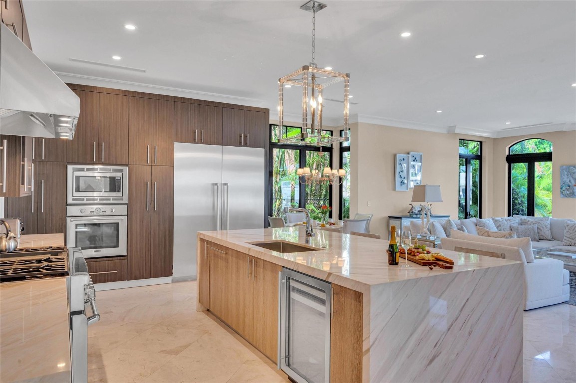 156 Fiesta Fort Lauderdale, FL 33301