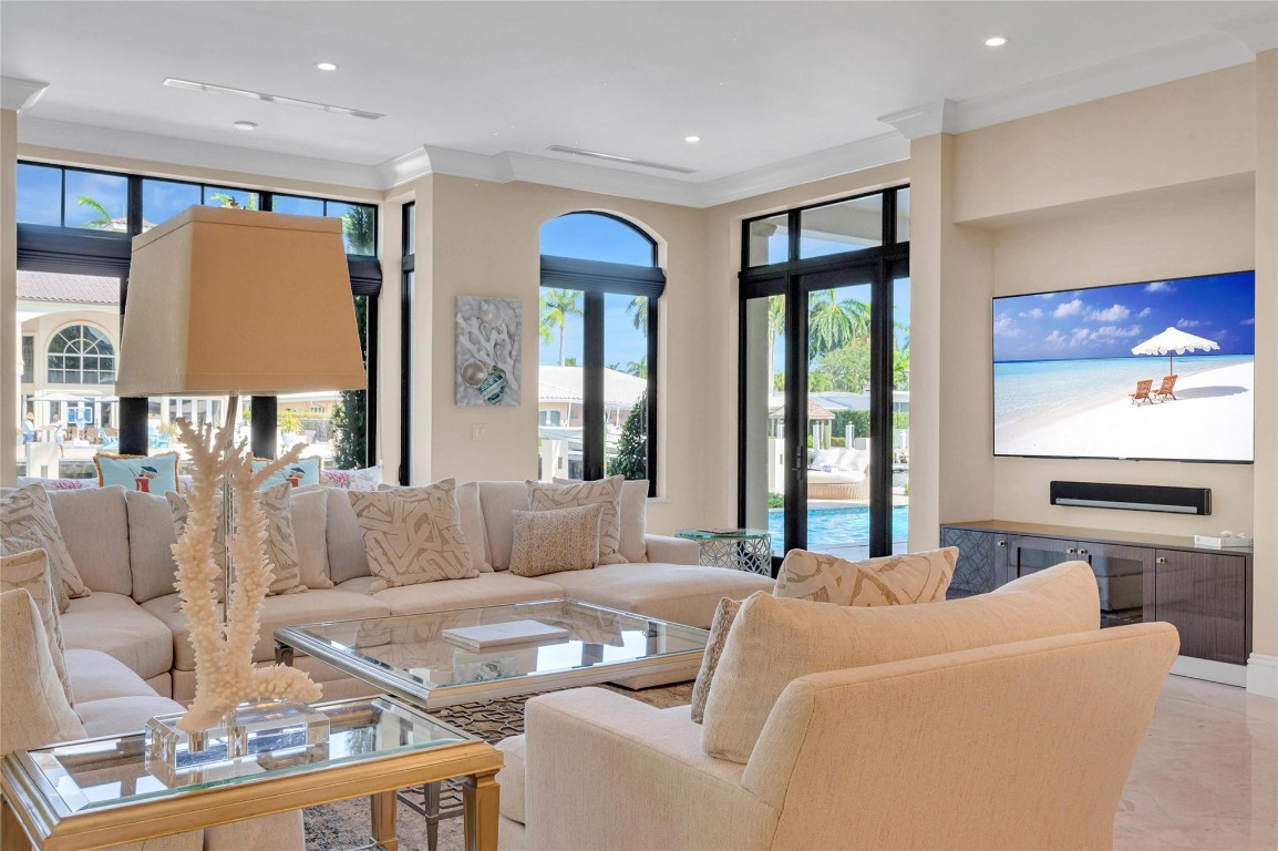 156 Fiesta Fort Lauderdale, FL 33301