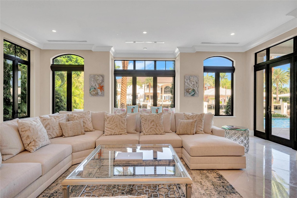 156 Fiesta Fort Lauderdale, FL 33301