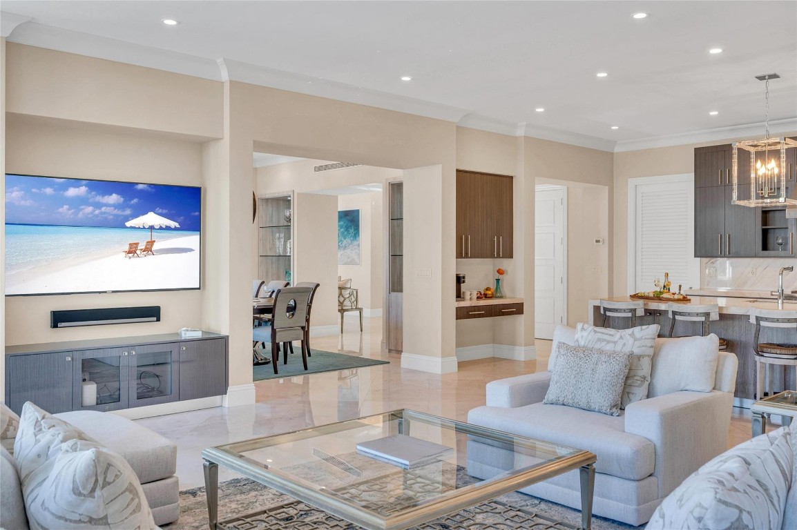 156 Fiesta Fort Lauderdale, FL 33301