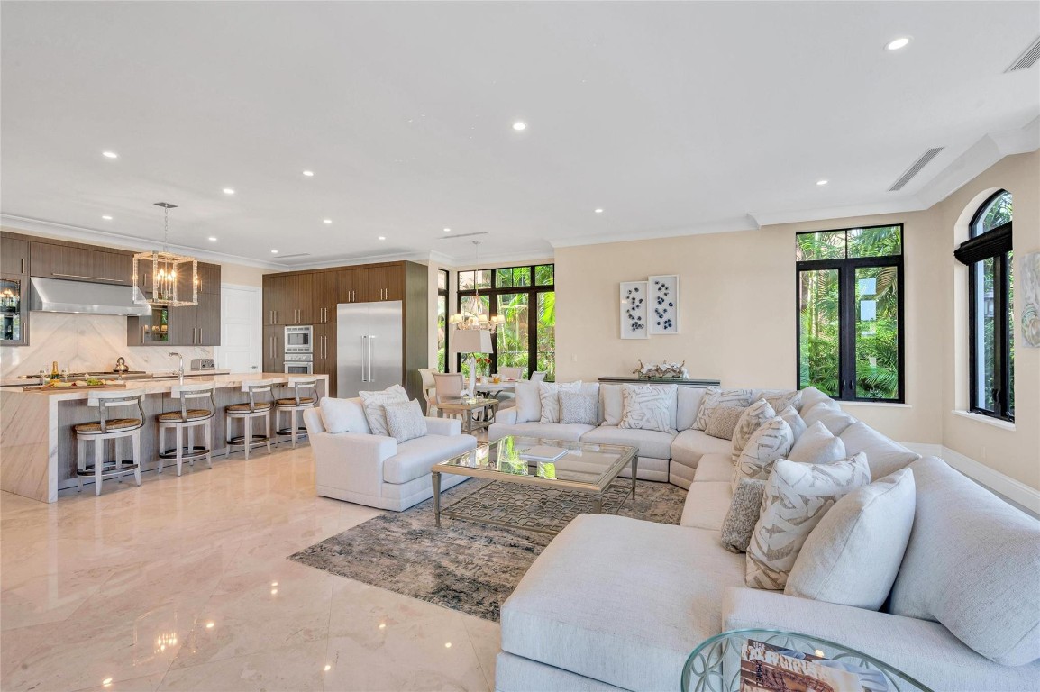 156 Fiesta Fort Lauderdale, FL 33301