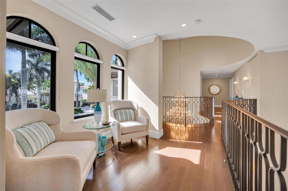 156 Fiesta Fort Lauderdale, FL 33301