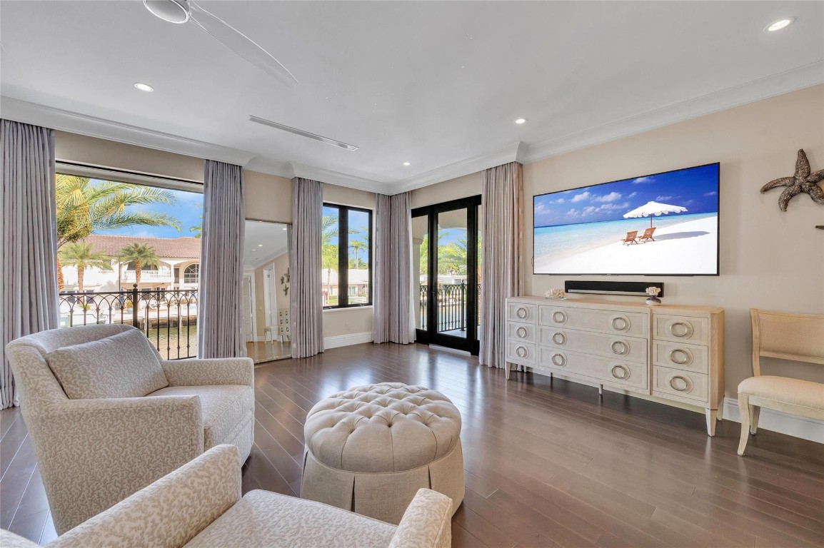 156 Fiesta Fort Lauderdale, FL 33301