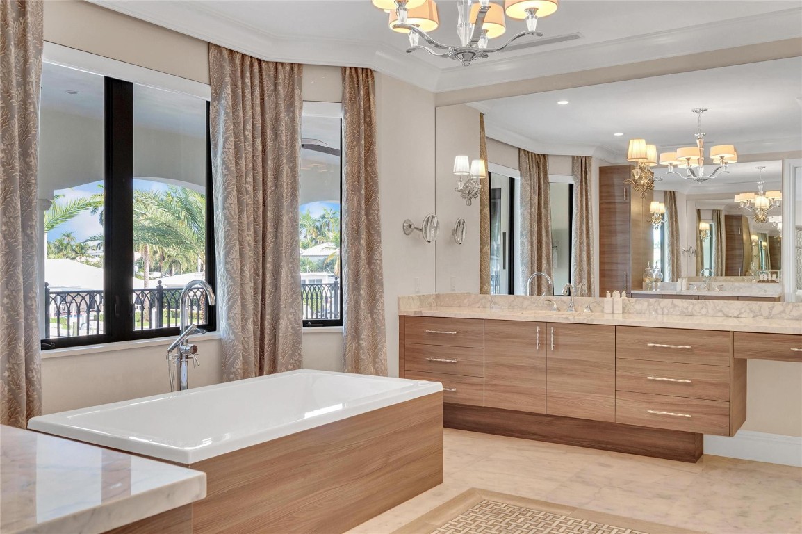 156 Fiesta Fort Lauderdale, FL 33301