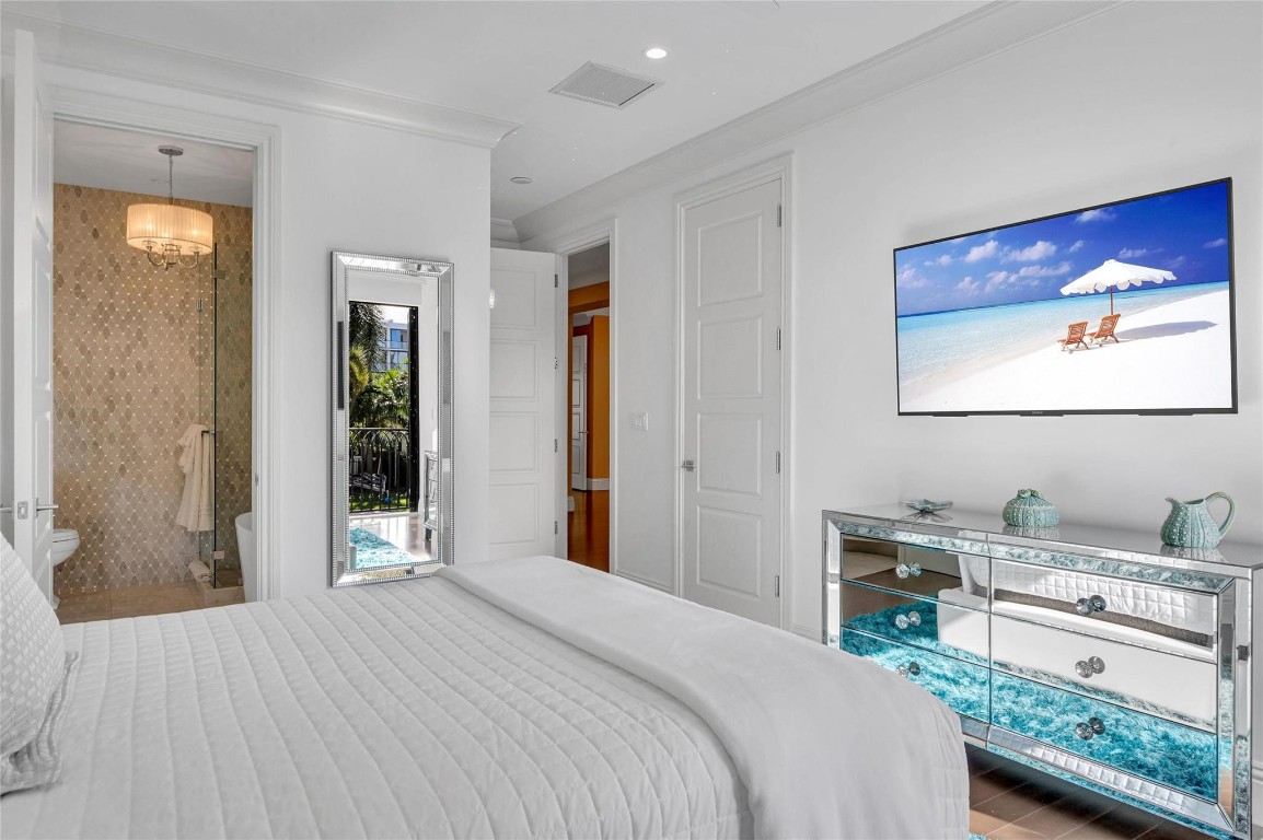 156 Fiesta Fort Lauderdale, FL 33301