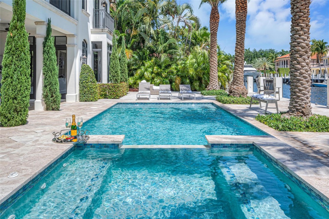 156 Fiesta Fort Lauderdale, FL 33301