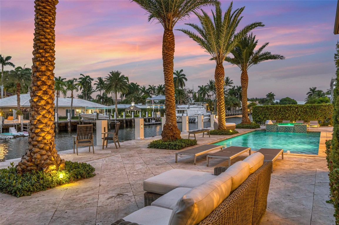 156 Fiesta Fort Lauderdale, FL 33301