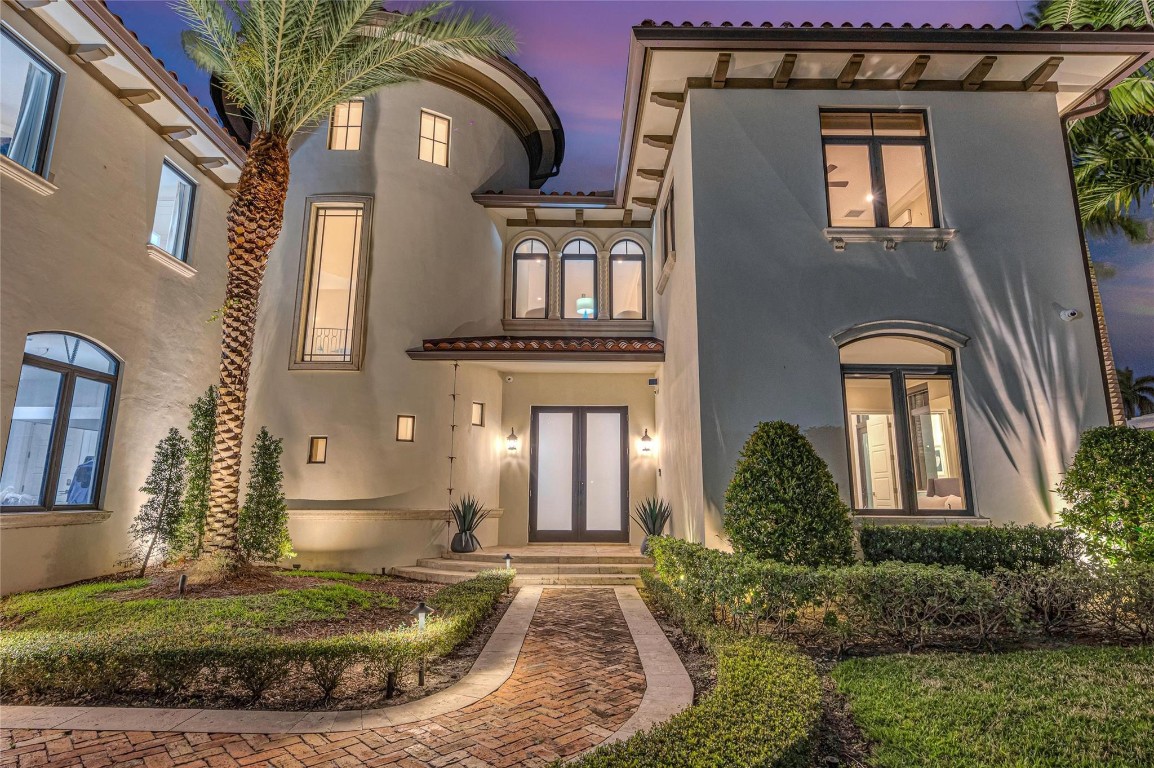 156 Fiesta Fort Lauderdale, FL 33301